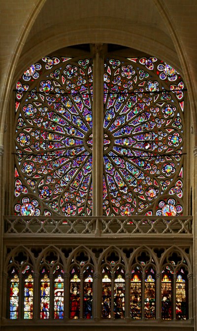 Rosace nord avec saints, martyrs, prophètes, ancêtres du Christ et anciens de l